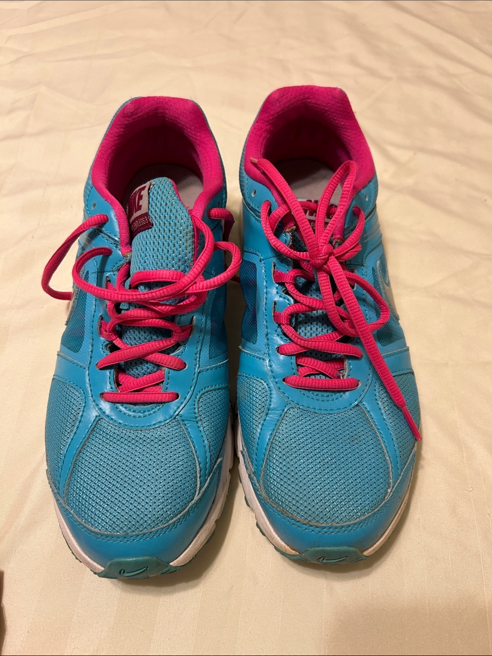 Women’s Athletic Sneakers in Turquoise with Pink laces — GENTLY USED!